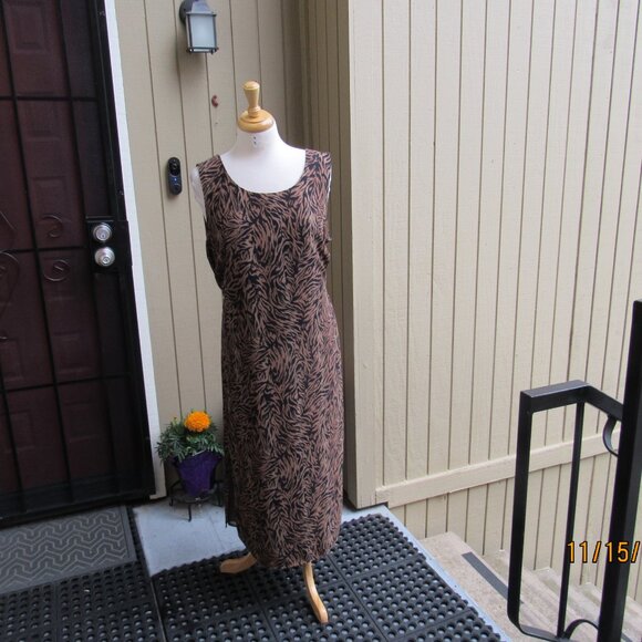 #480  WOMAN'S LONG CHIFFON STYLE SHEATH DRESS BY SAG HARBOR  (SIZE 16W) - Picture 1 of 4